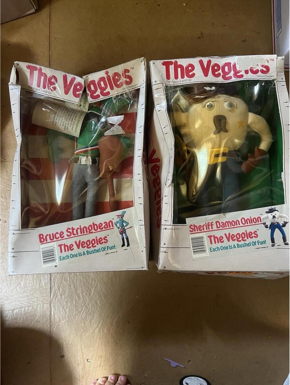 The Veggies Sheriff Damon Onion & Bruce Stringbean Vintage New In Box damage - A